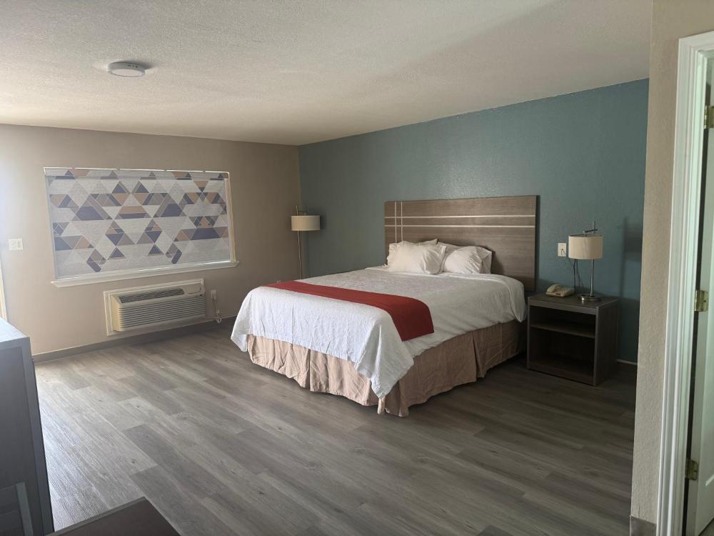 Deluxe King Room interior